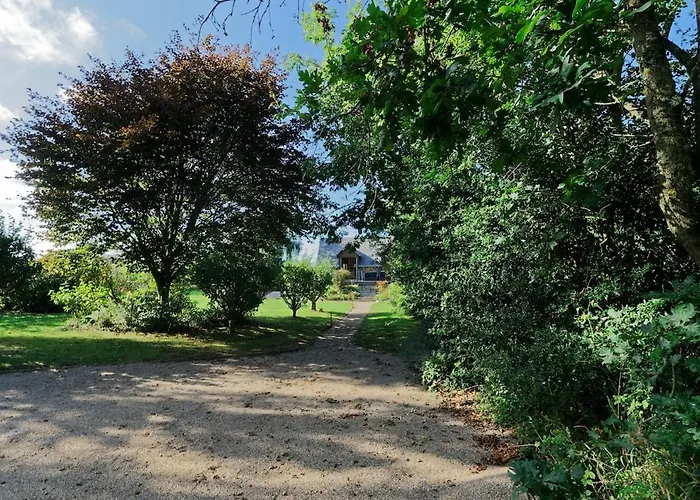 Modernes Mit Grossem Garten * Surtainville