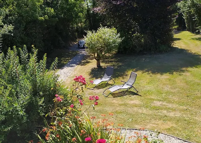 Modernes Mit Grossem Garten Surtainville